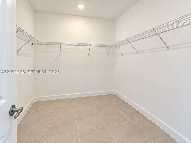 Building Photo - 10755 Wilgrove 10755