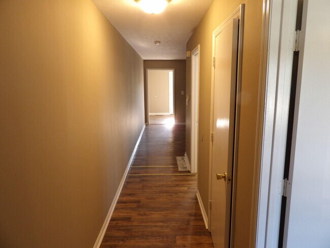 Building Photo - 75 Ashwood Ct