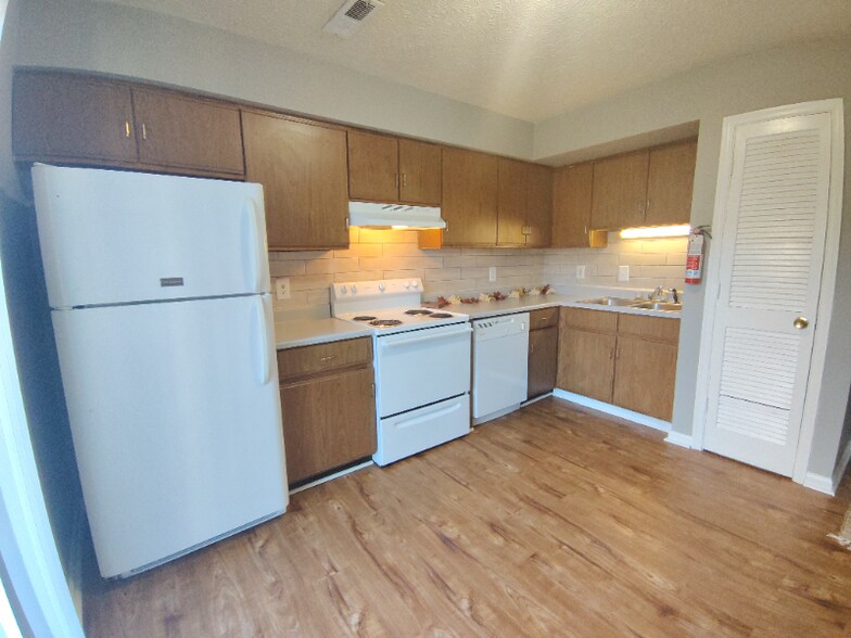 Building Photo - 14 Fonda Dr