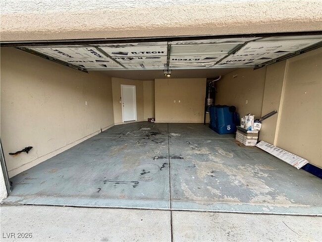 Building Photo - 10977 African Sunset St