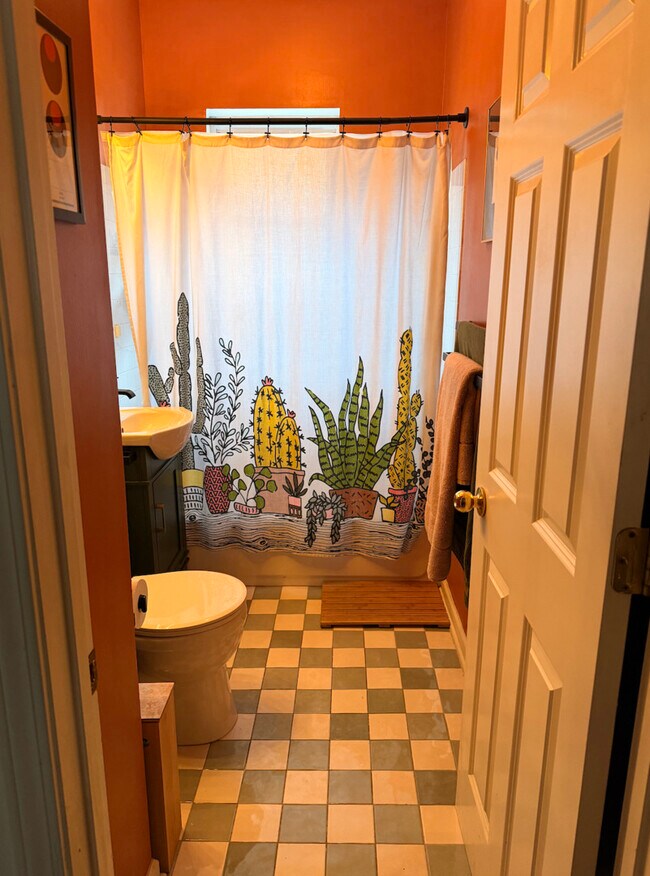 Building Photo - 3429 W Shakespeare Ave