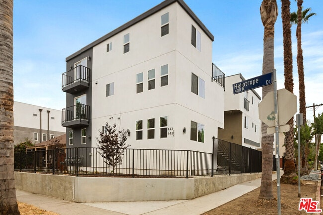 Building Photo - 4232 Rosewood Ave