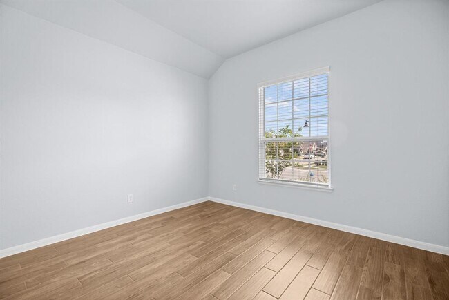 Building Photo - 133 Camella St