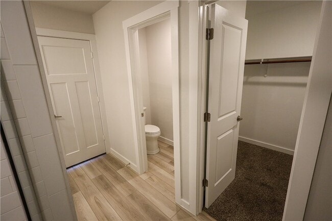 Building Photo - 910 Kickapoo Ln