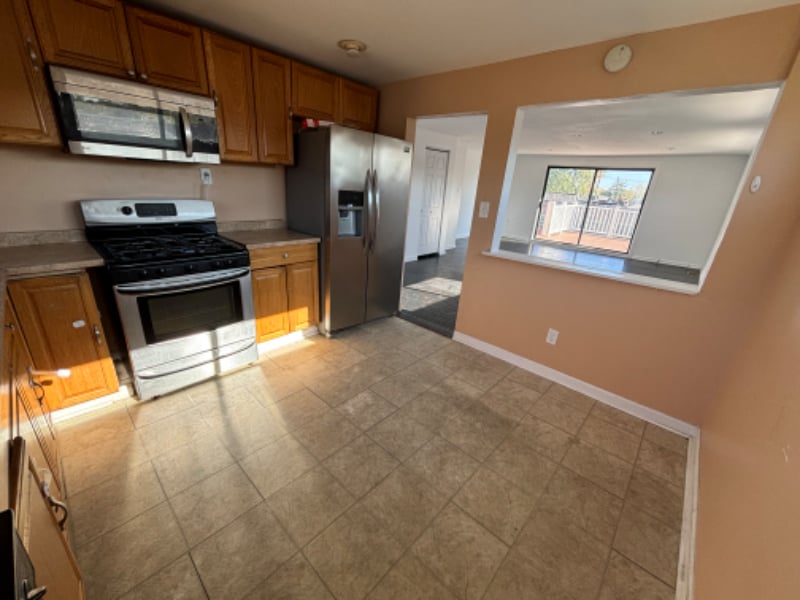 Building Photo - 2129 Ravenwood Dr