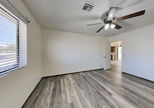 Building Photo - 2 bedroom Main house Attached Casita