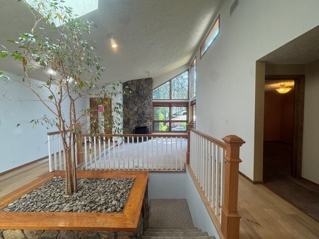 Building Photo - Charming 3 Bed, 3 Bath Home in Spokane Val...