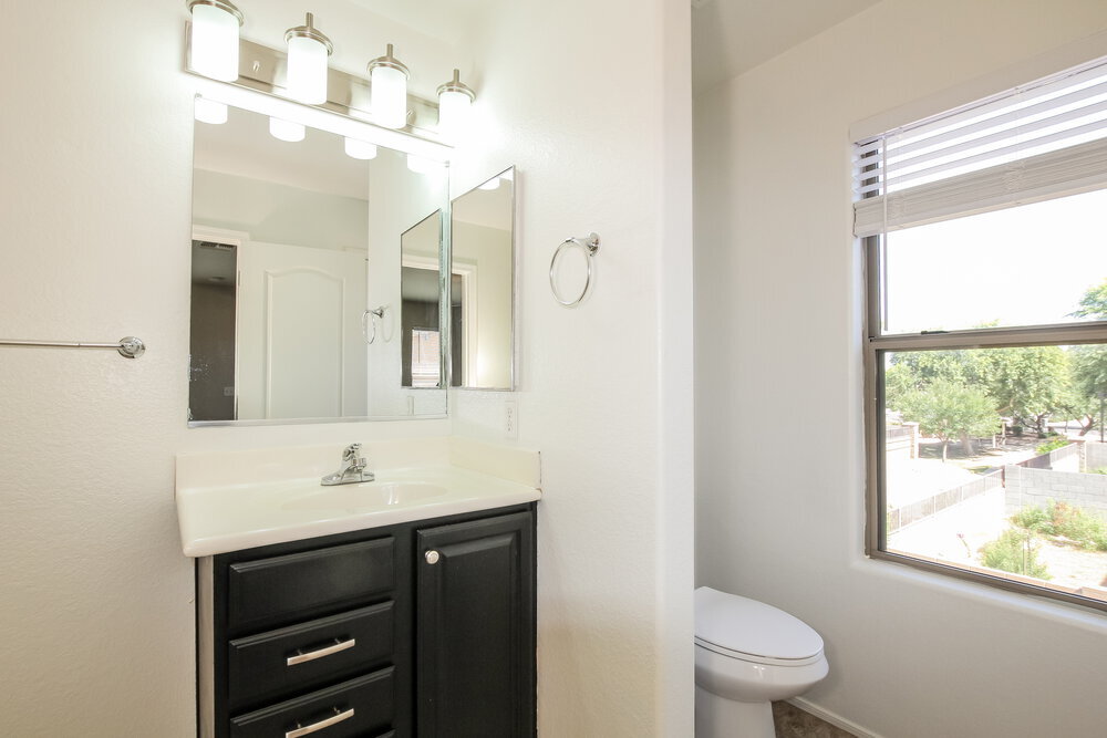 Building Photo - 18538 W Fairway Dr