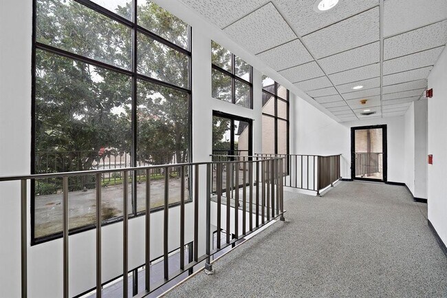 Building Photo - 3025 Walnut Bend Ln