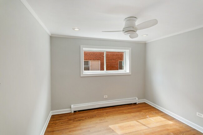 Building Photo - 323 N Princeton Ave