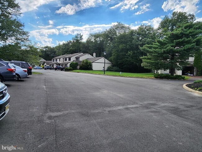 Building Photo - 39 5 Crown Royal Cir