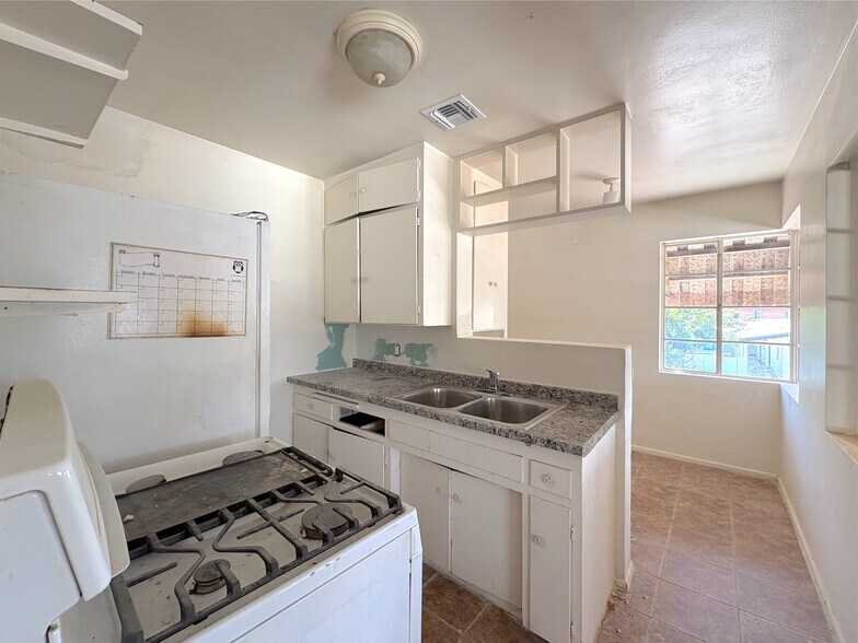 Building Photo - 3631 N 15th Ave