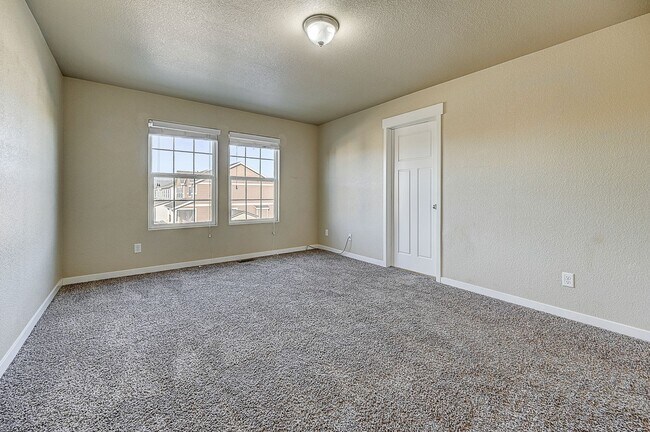 Building Photo - HUGE SIX (6!!!) BD HOME IN LORSON RANCH! **$500 credit with a 16-month lease start date by Dec 15...