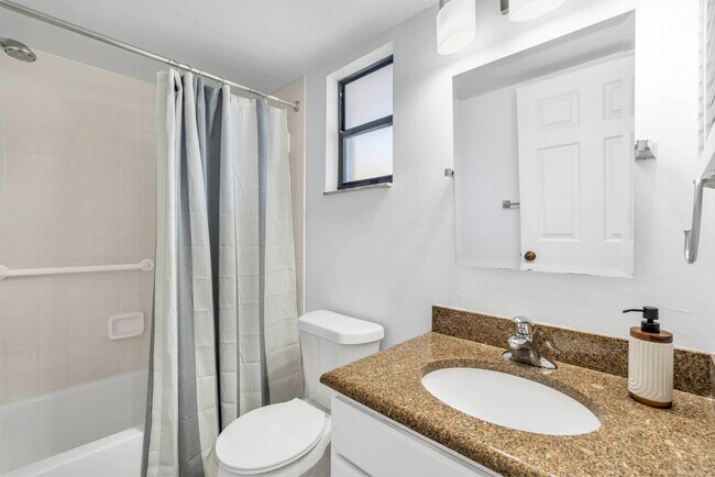 Building Photo - 600 Neapolitan Way