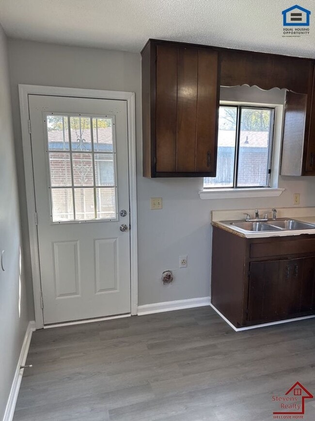 Building Photo - 1702 Olive St