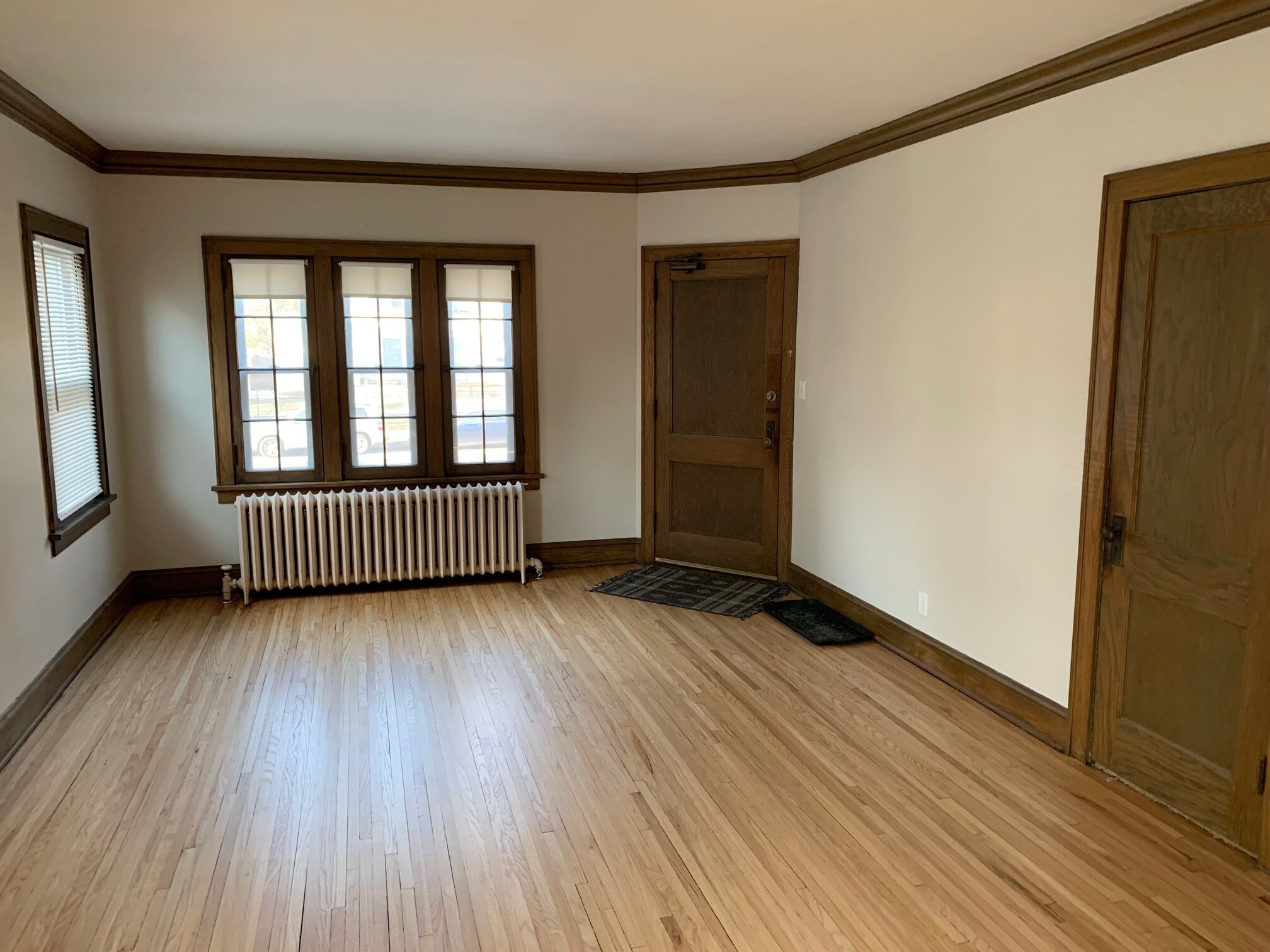 Living Room - 1900 Grand Ave