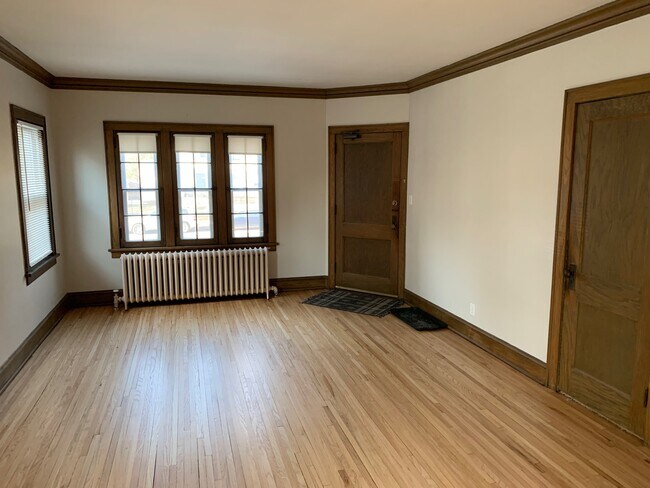 Living Room - 1900 Grand Ave