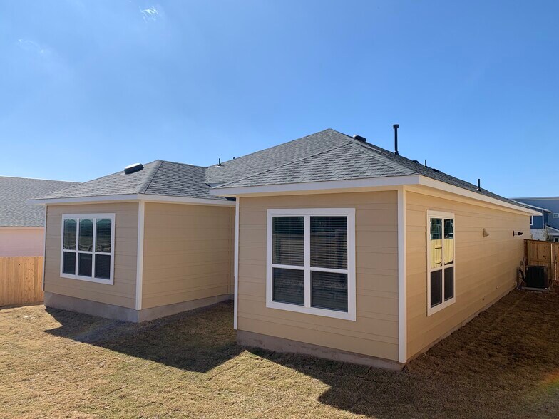 Building Photo - 10717 Charger Wy