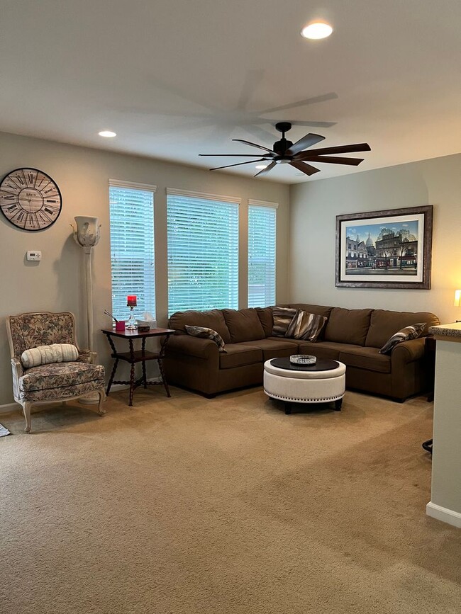 Livermore Montage 3 Level Condo, 2 Bed 2 B... 152 Heligan Ln