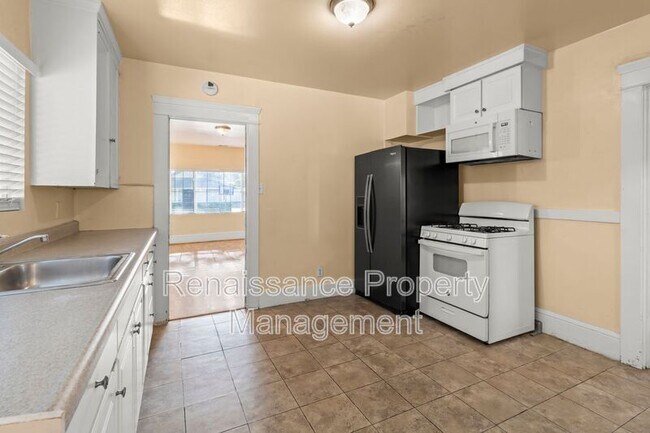 Building Photo - 1026 Windeler Ave