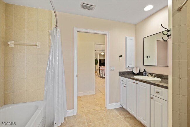 Building Photo - 2309 SW 27th St