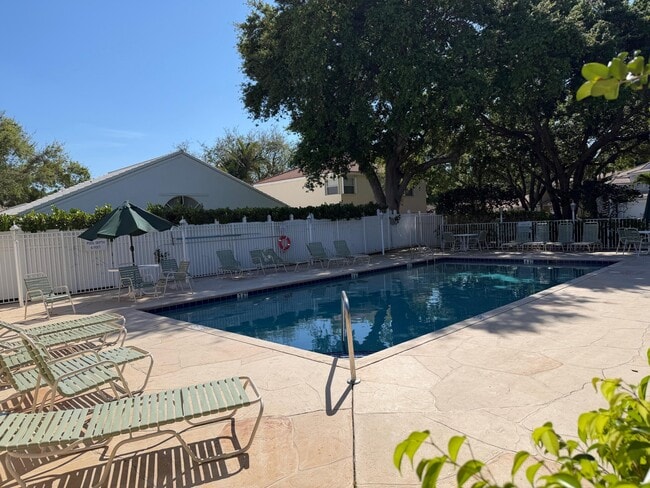 Building Photo - 10123 Caoba St