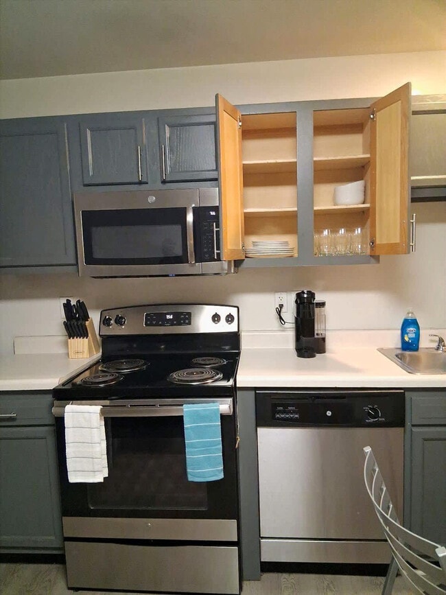 Building Photo - 1051 Southern Dr