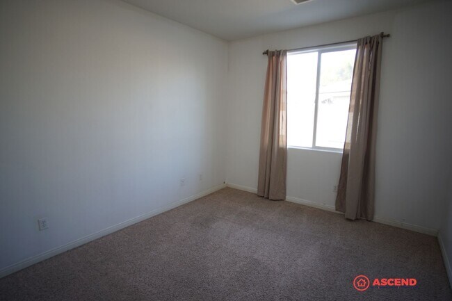 Building Photo - Lovely Home in Southwest Bakersfield!