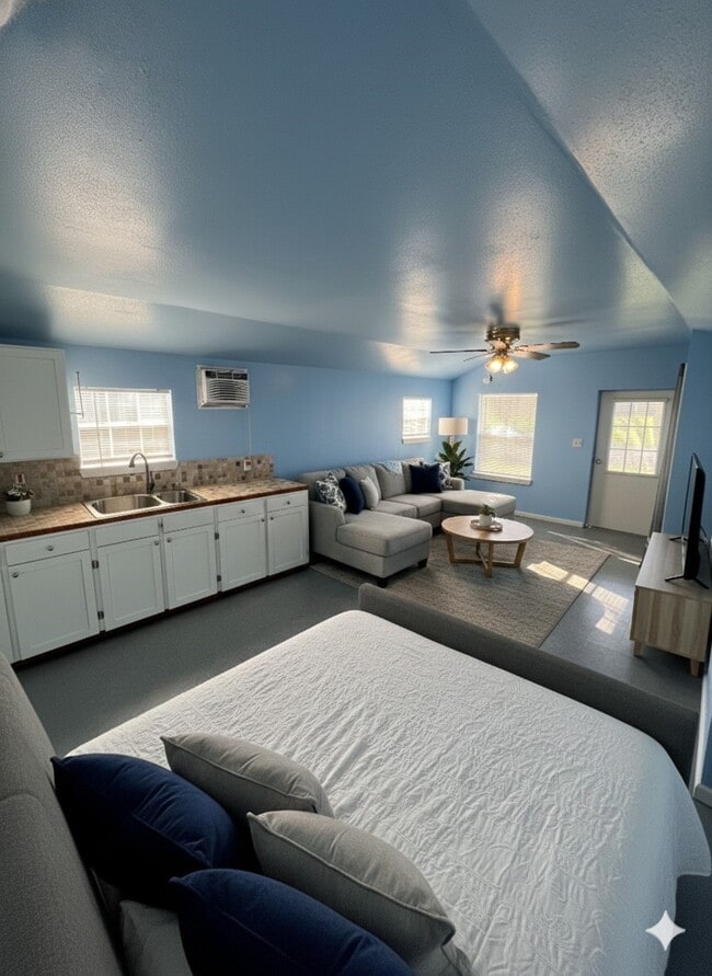 Building Photo - 327 17th St