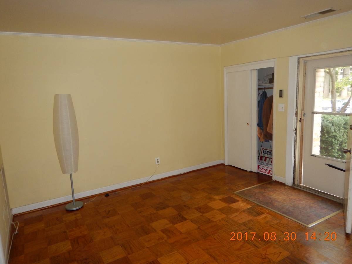 Living Room - 4422 Forest Glen Ct