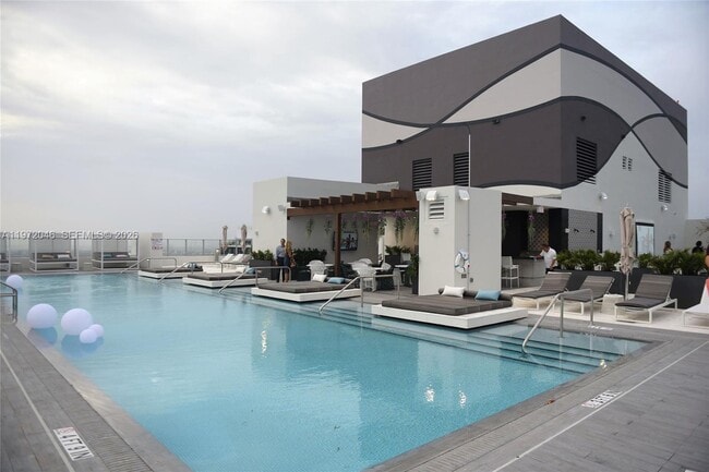 Building Photo - 1010 Brickell Ave