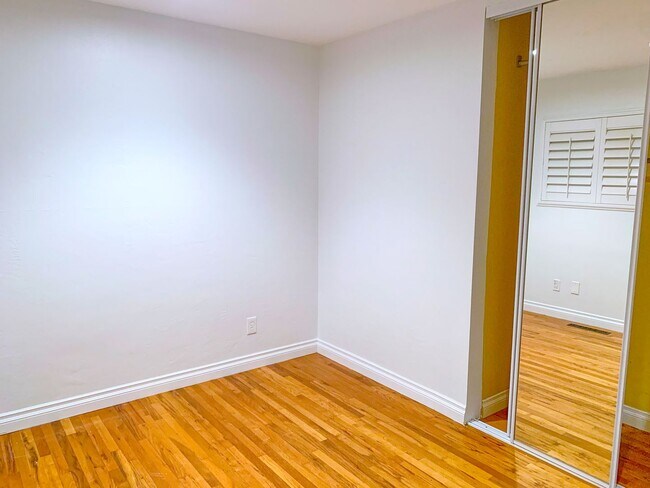 Building Photo - 4BD 2 BA on Dorothy Way!