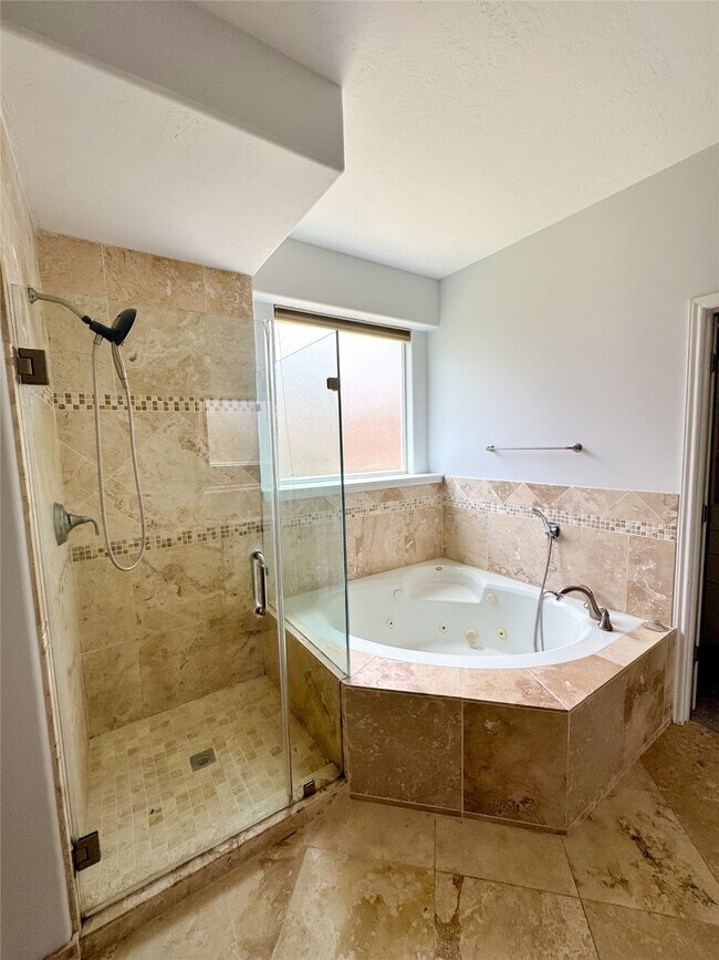 Building Photo - 2111 Blue Water Bay Dr