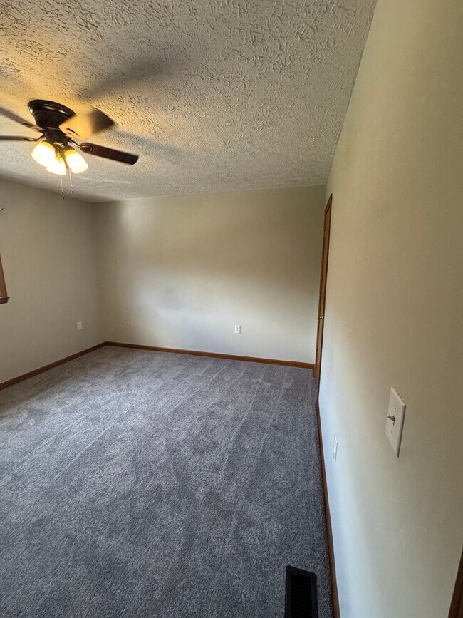 Building Photo - 4774 Mayfield Dr