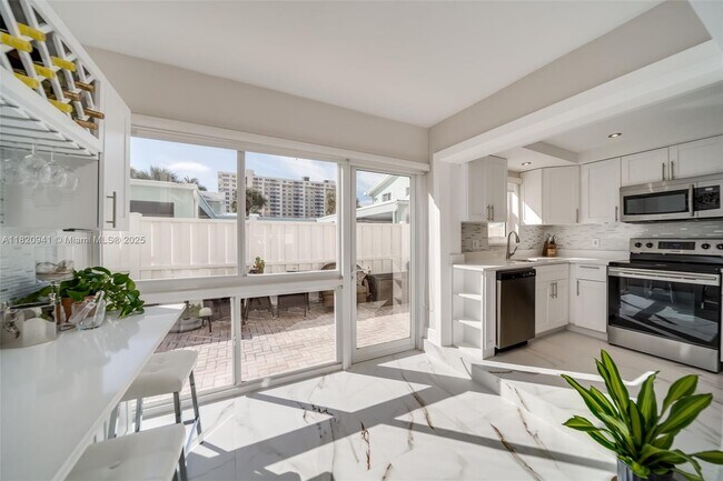 Building Photo - 5450 N Ocean Blvd