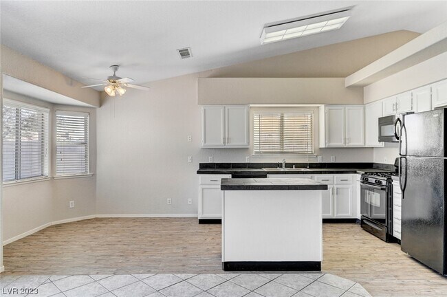 Building Photo - 5032 Drummond Rd