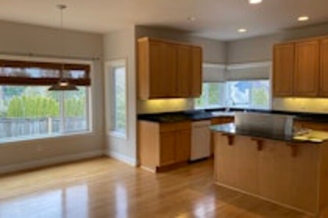 Building Photo - 4bd/2ba House in Newcastle