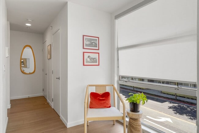 Building Photo - 1364 Powell St