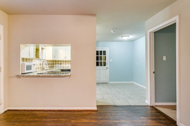 Building Photo - Ready for New Tenants- Large 3 bed, 2 bath...