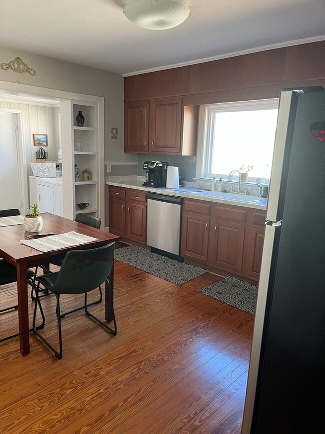 Building Photo - Mature Neighborhood, Modern Conveniences