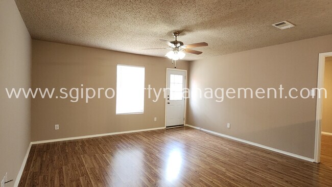 Building Photo - 8005 Mosstree Dr