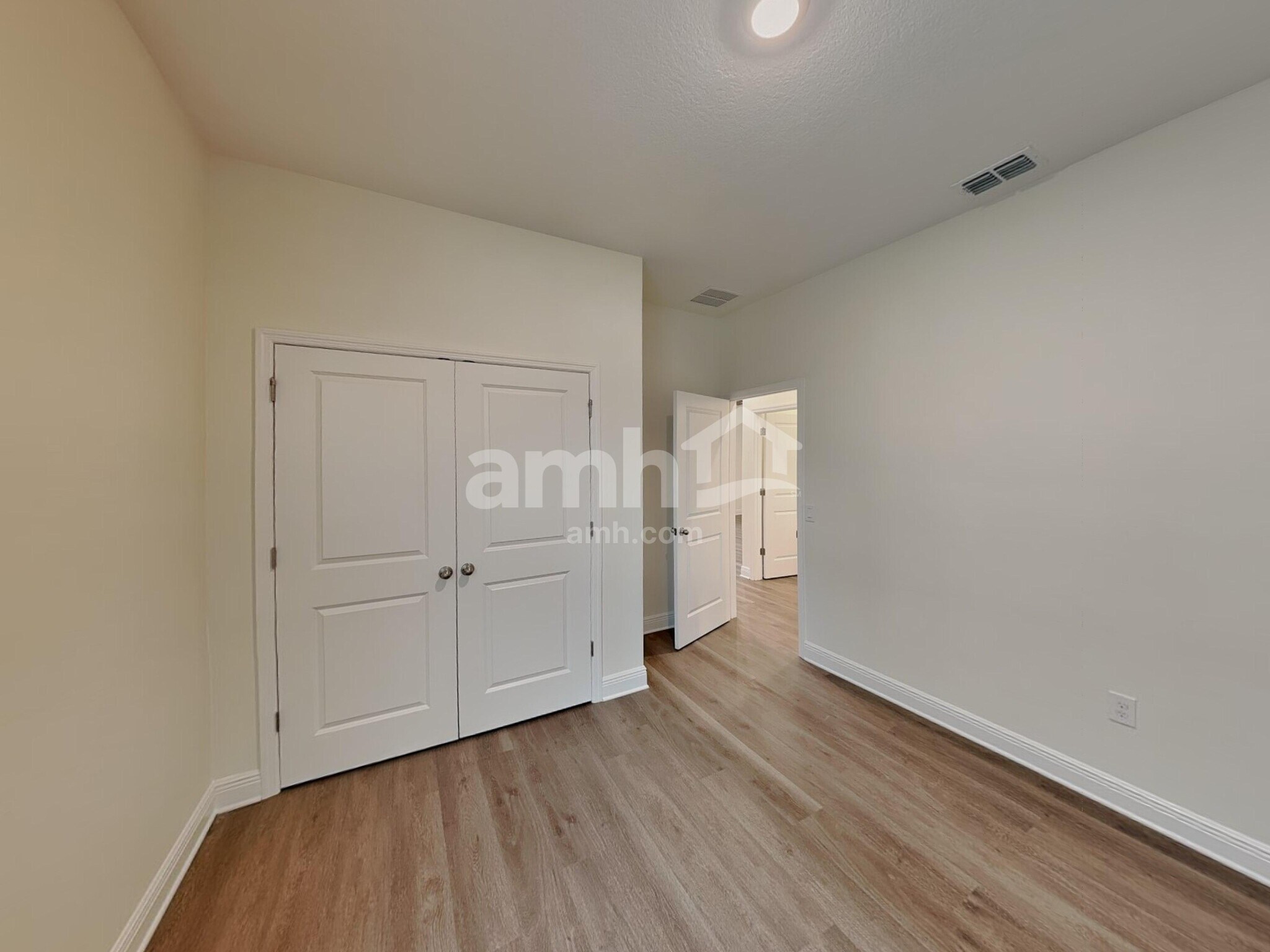 Building Photo - 6004 Pinewood Ests Dr