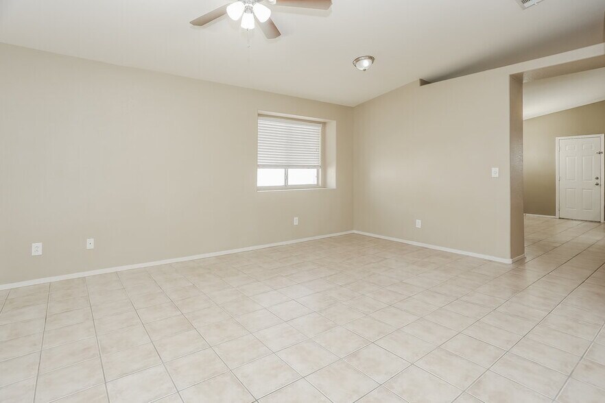 Building Photo - 2103 Point Morada Ave