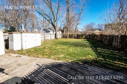 Building Photo - 8033 Robinson-