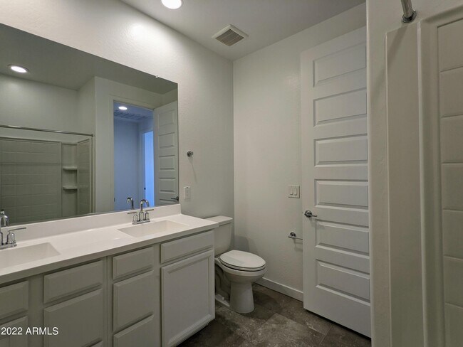 Building Photo - 16846 W Las Palmaritas Dr