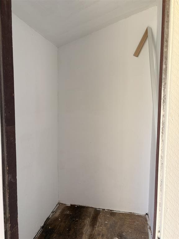 Building Photo - 9902 Roxanna Dr