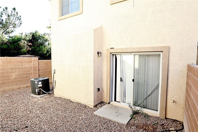 Primary Photo - 6206 Standing Elm St