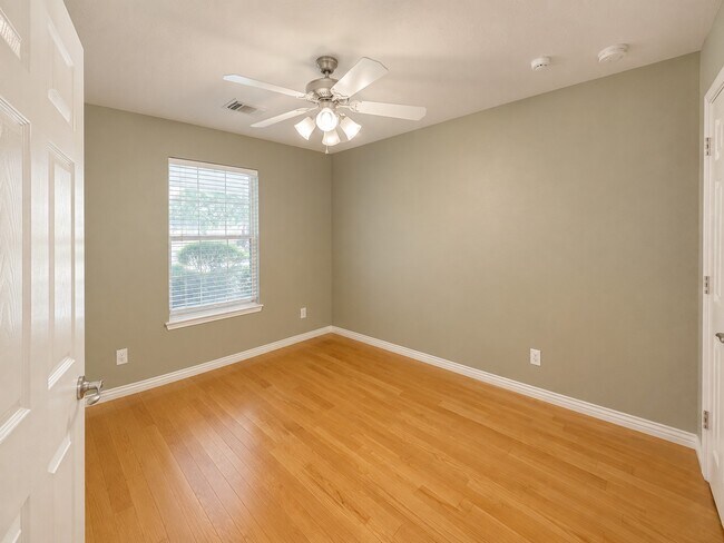 Building Photo - 2119 Hawthorne Brook Ln