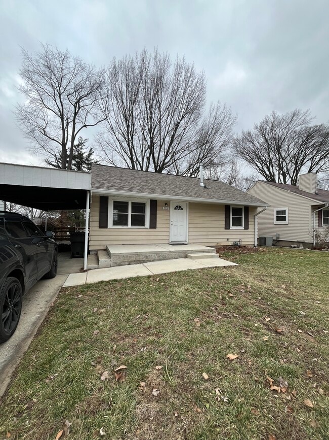 Building Photo - 2220 Roselawn Ave