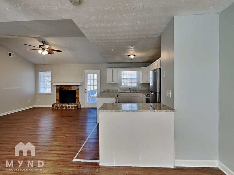Building Photo - 375 Mountainview Dr